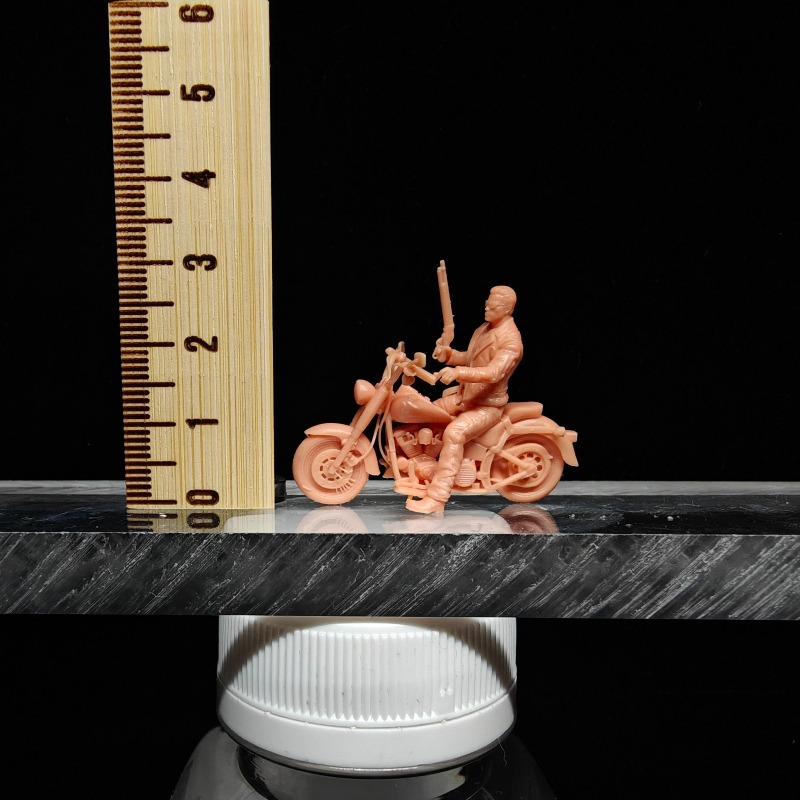 3D Printing Diecast Cars - Figura de Motociclista en Miniatura a